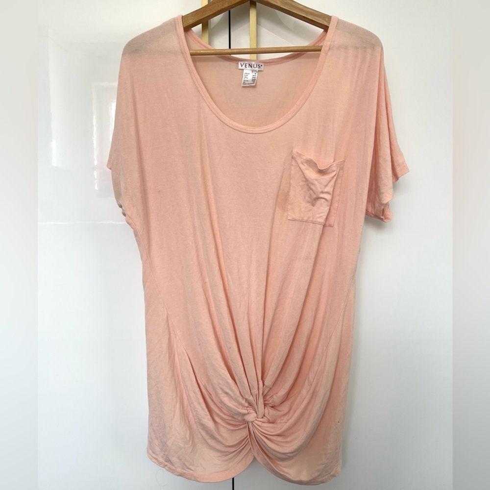 VENUS Twist Hem Tee